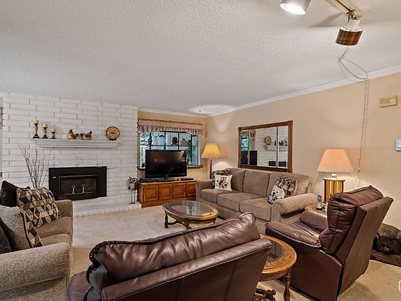 4th image of 4713 Summertree Ln