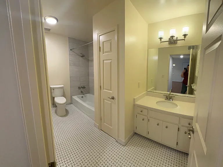 2905 Burch Ave #10 — Photo 35