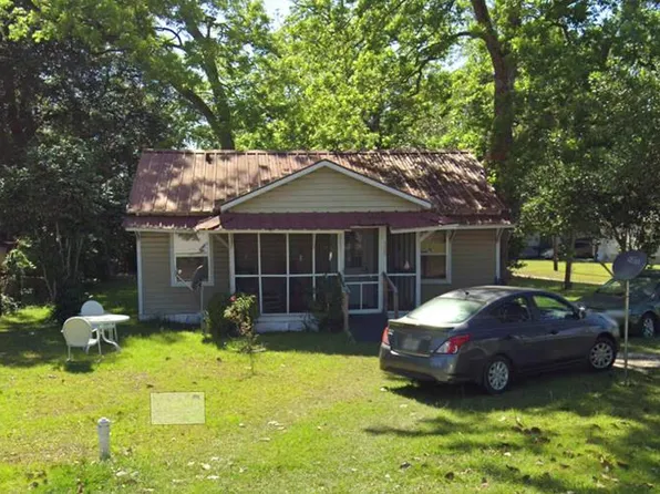 105 N College St, Sparks, GA 31647