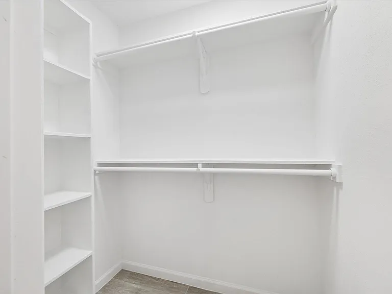 5411 Logston Ln — Photo 19