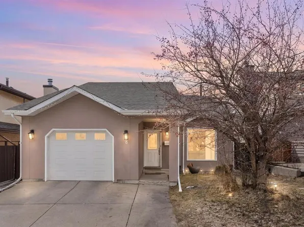 8 NE Hawkfield Cres NW, Calgary, AB T3G 1Z5