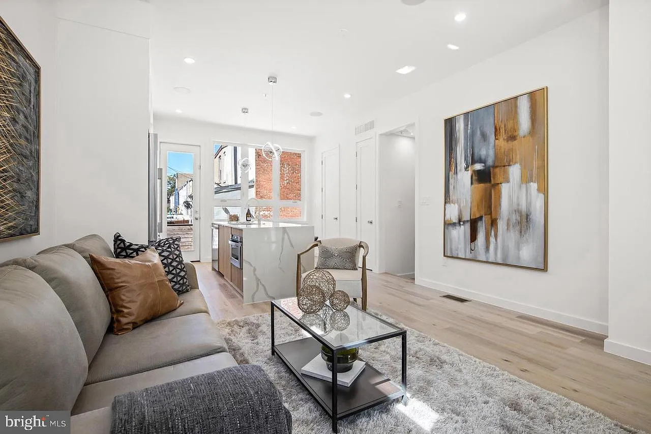 2 bed, 2.5 bath, 927 sqft, $3,000 — Photo 2