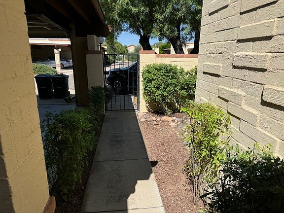 3rd image of 8144 E Rivenoak Dr