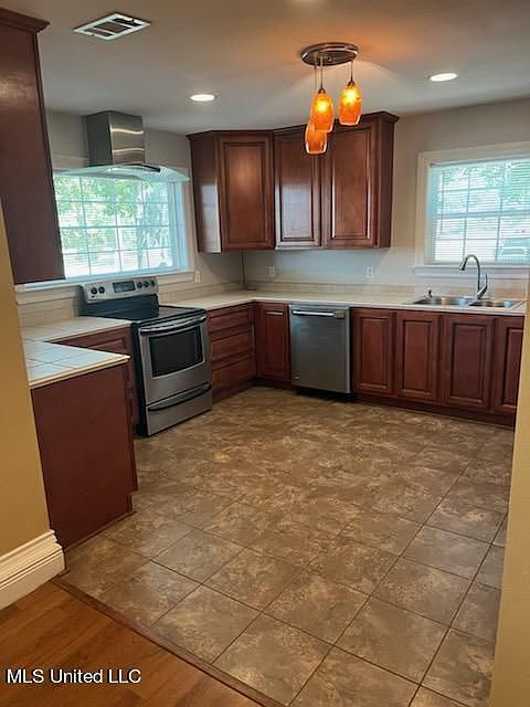2nd image of 812 Dupont Ave