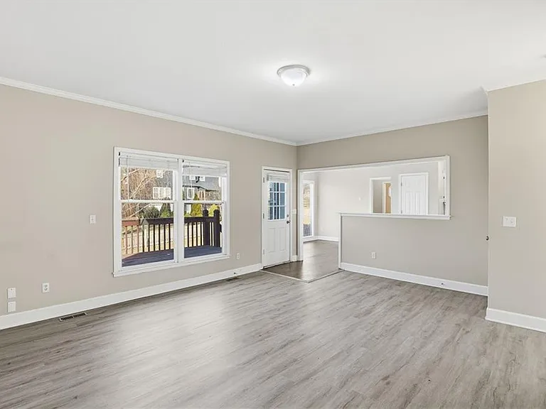 1175 SW Santa Fe Dr — Photo 3