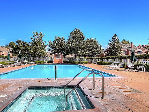 Community Pool with Jacuzzi