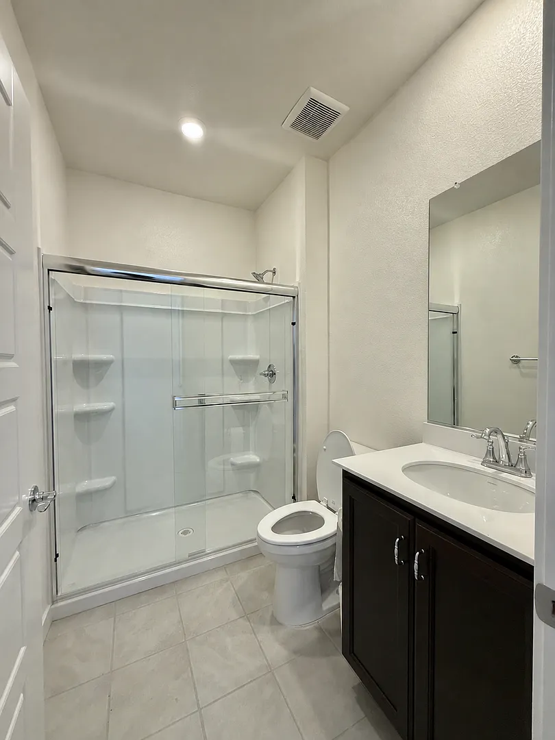 Brand new 4-Bedroom Hollister home Be the First to Live Here! — Photo 4