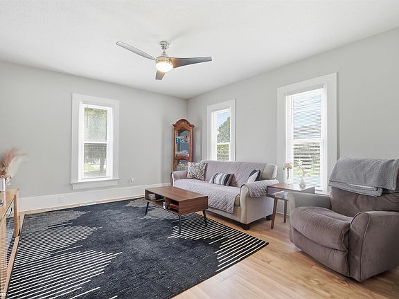 5th image of 614 Grace St