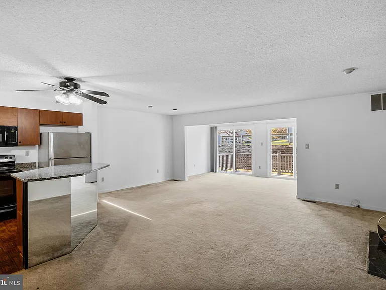 835 Chanticleer — Photo 7