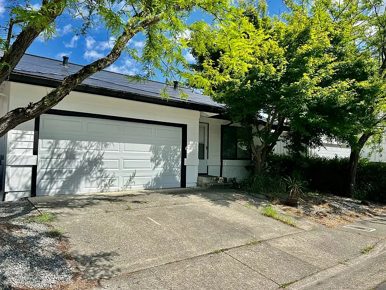 286 Hummingbird Ct — Photo 2