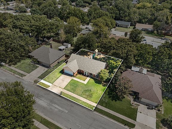 3rd image of 328 Cindy St S