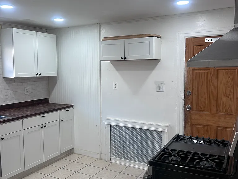 724-726 Huntington Rd #726 — Photo 9