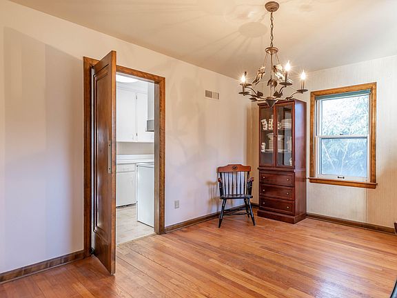 5th image of 448 Cowley Ave