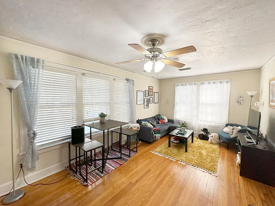 933 SW 5th Ave