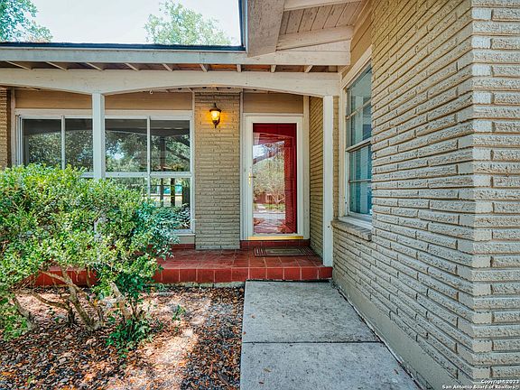 2nd image of 2807 KNIGHT ROBIN DR