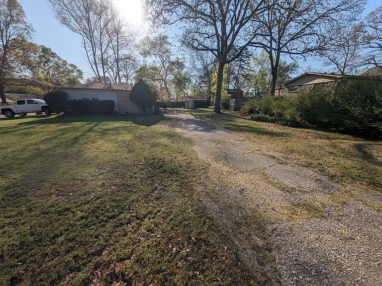 102 Hackberry St — Photo 13