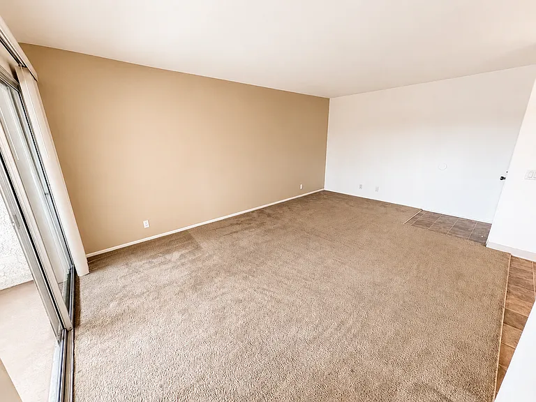 Del Ciervo Apartments — Photo 14