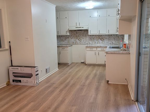 2nd image of 5505 Woodland Dr