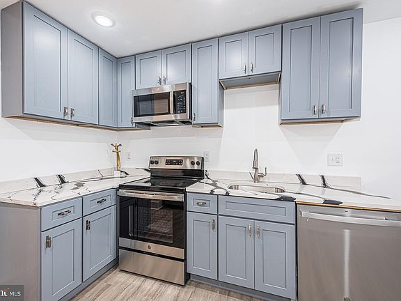 5th image of 1007 N Mount St