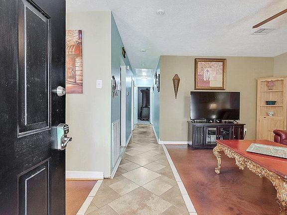 4th image of 35 N Wavy Oak Cir