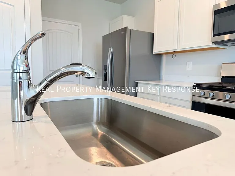 1004 Midpoint Ln — Photo 4
