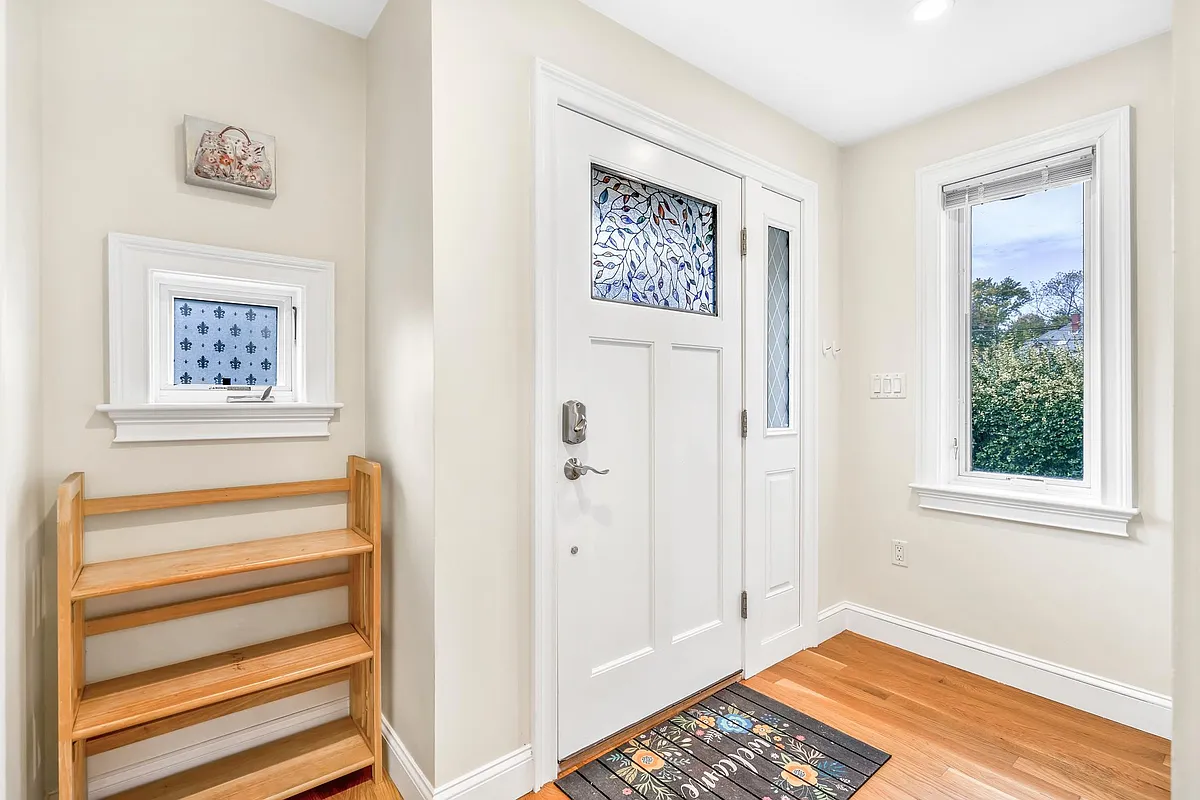 Building Photo - 10 Bradbury St #10
