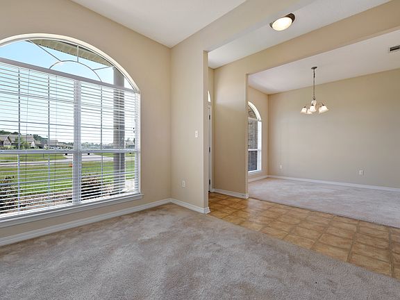 4th image of 10213 Lake Forest Dr