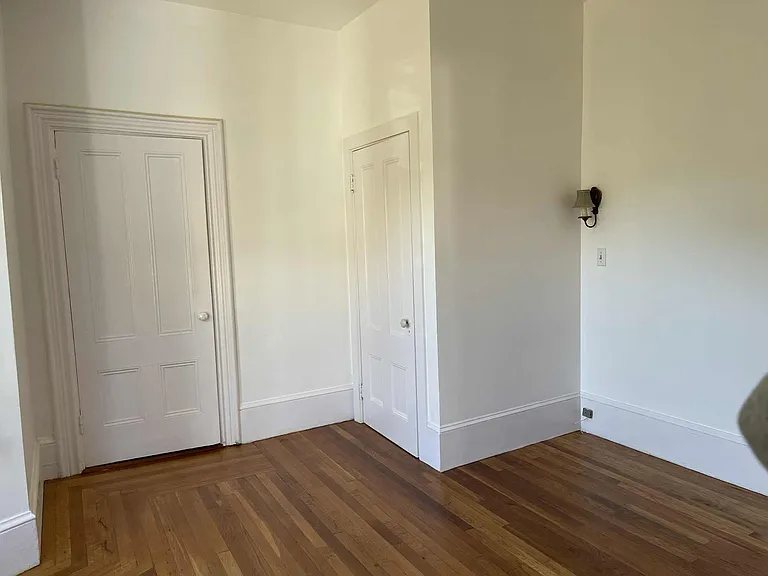 18 Indiana Ter — Photo 3