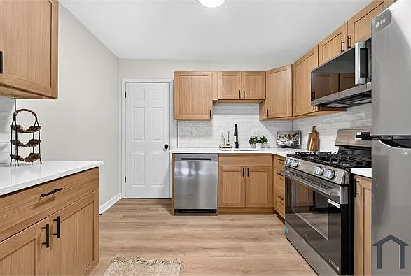 3 bed, 960 sqft, $1,750 — Photo 2