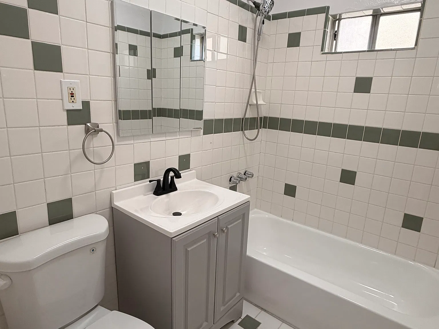 1422 N Kingsley Dr — Photo 4