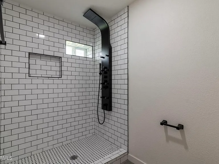 719 E Fillmore St — Photo 14