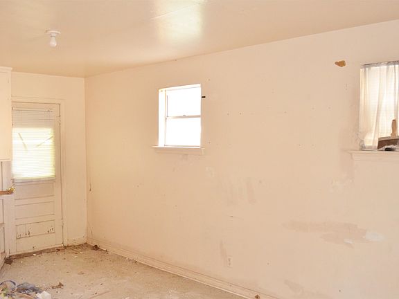 2nd image of 2308 E Park Pl