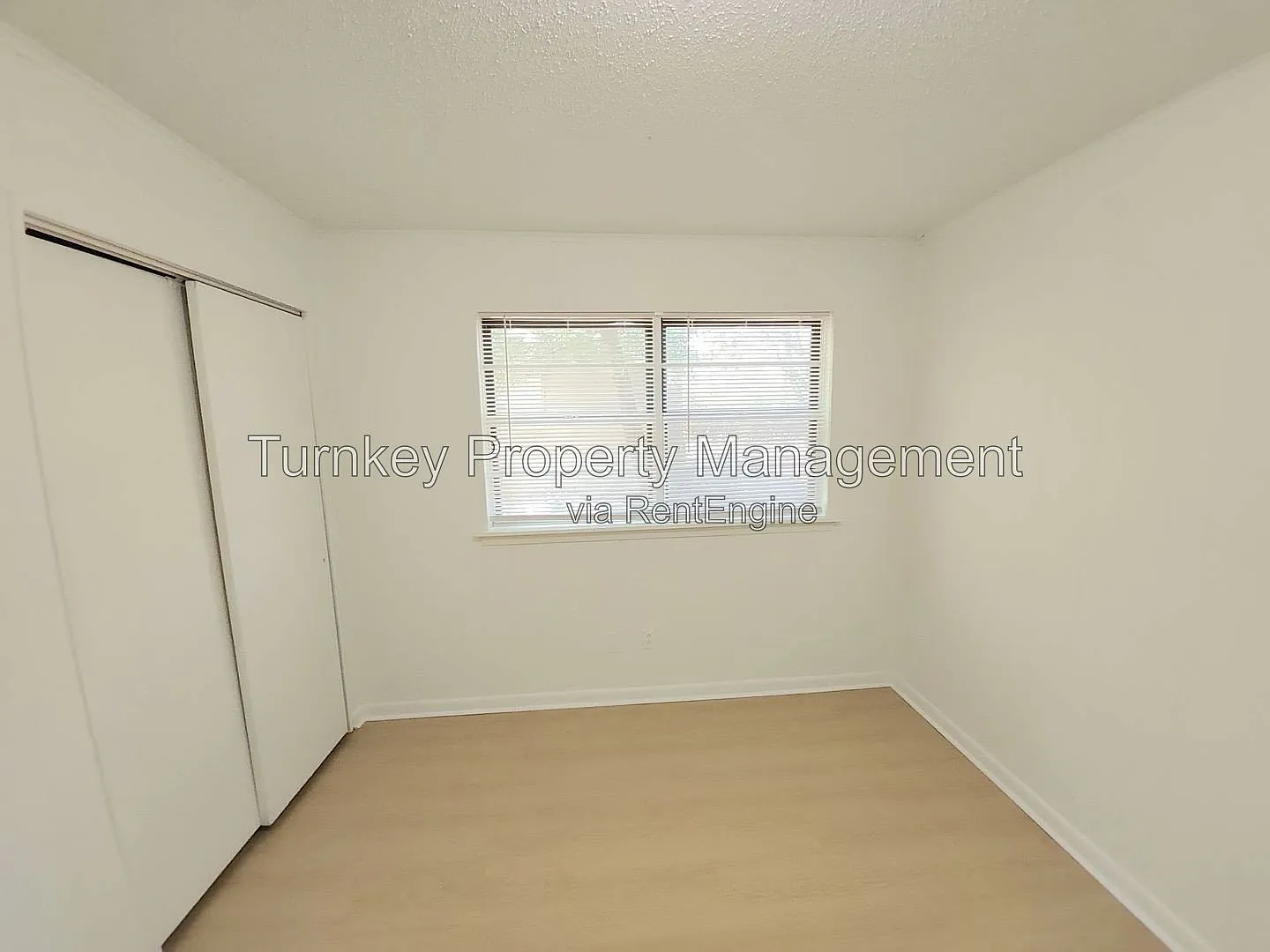 3 bed, 1.0 bath, 990 sqft, $1,150 — Photo 4