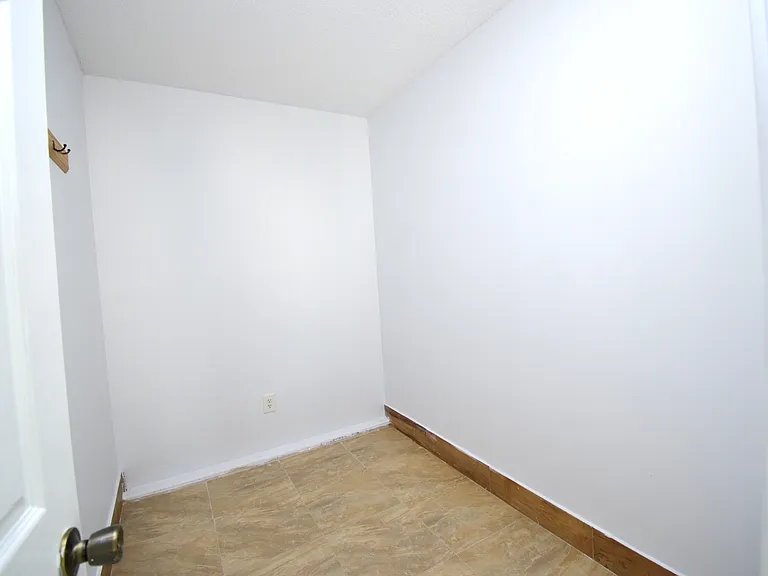 205 Lasalle Way — Photo 23