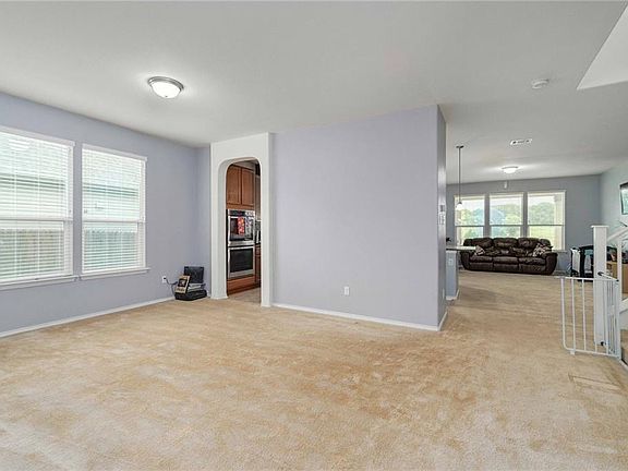 5th image of 211 Apricot Dr