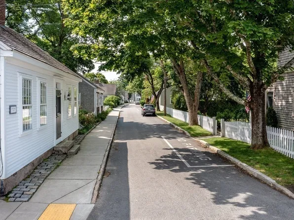 20 Cannon St, Mattapoisett, MA 02739