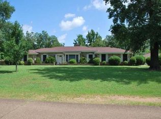 125 Spring Lake Rd, Columbus, MS 39702