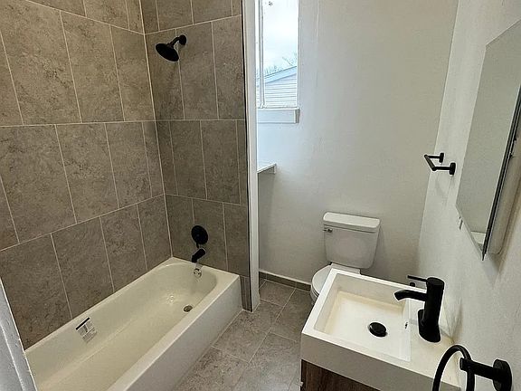 4th image of 3107 Portland Ave #2