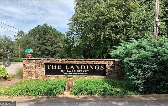 1st image of 2950 Lake Park Dr