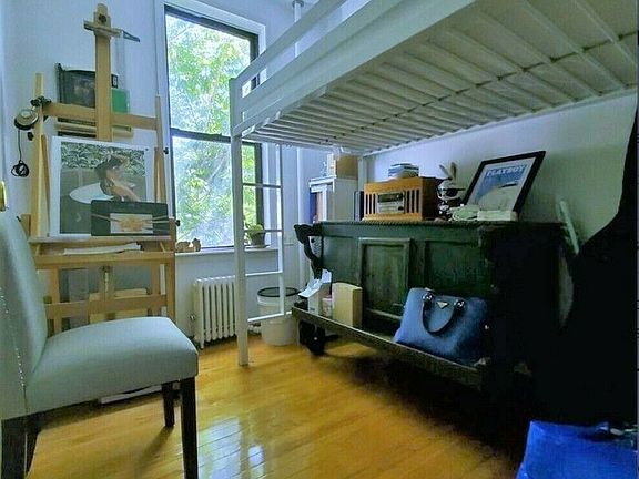 5th image of 31 Diamond St #3A