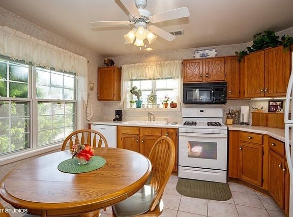 3rd image of 382 Winfield Ct #19148