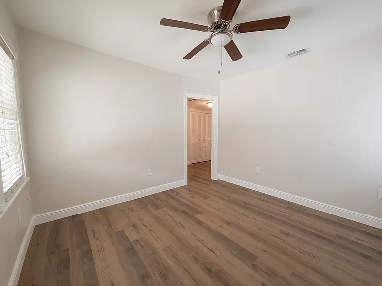 1st bedroom.