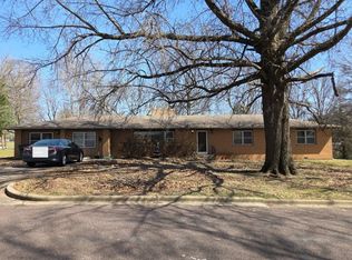 1401 6th St, Monett, MO 65708