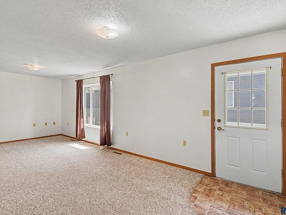 3rd image of 1109 N Haley Ave