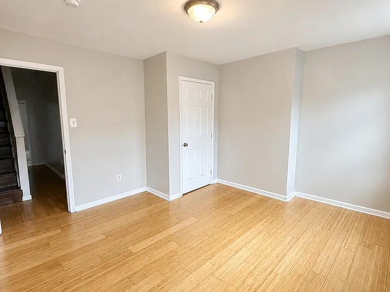 2033 W Oxford St — Photo 11