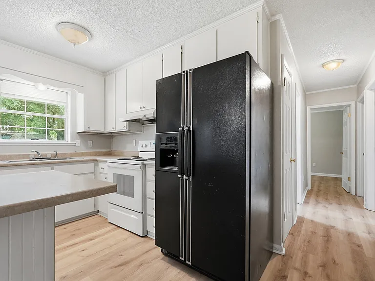 90 Andrews Ave — Photo 21
