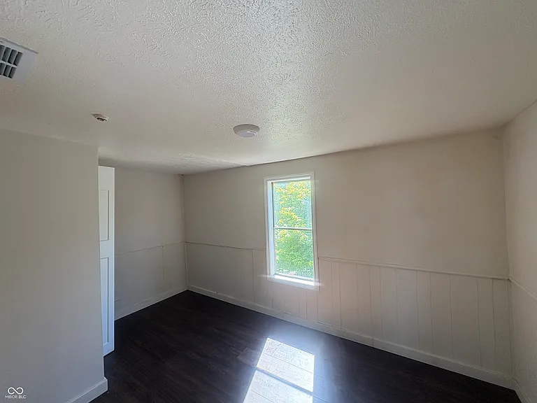 2221 Station St — Photo 13
