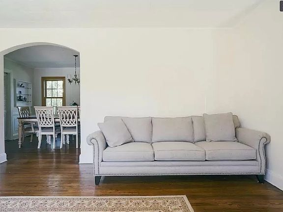5th image of 63 Meadow St