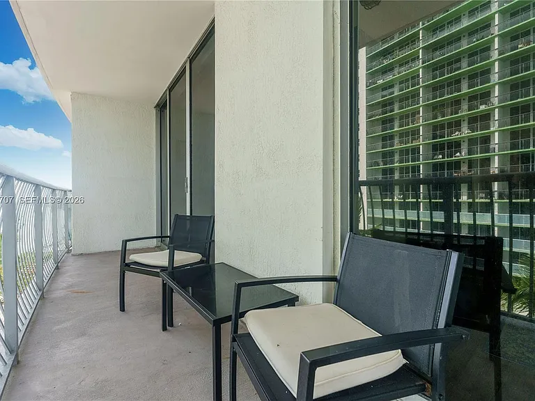 1750 N Bayshore Dr #1405 — Photo 32