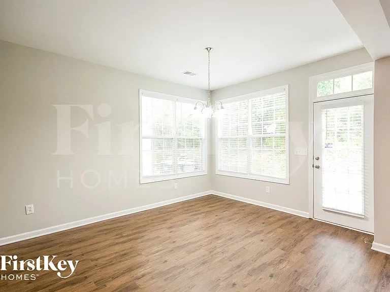 5779 Chatham Cir — Photo 4